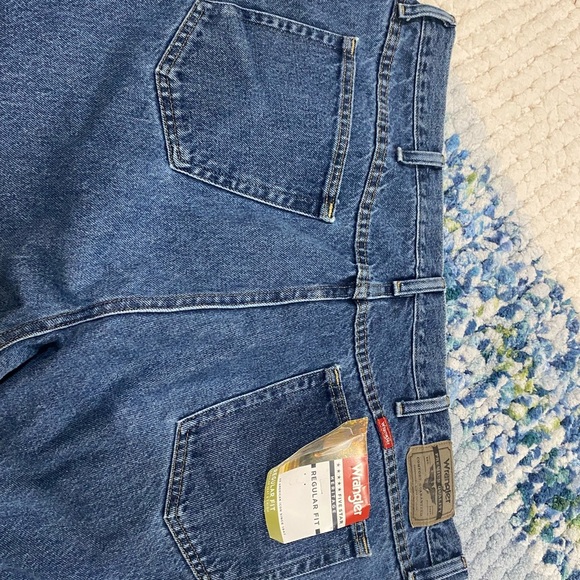 Wrangler Blue Relaxed Fit Jeans Classic Denim- Size men’s 44x30 (NWT) - Picture 4 of 10